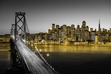 Fotografia czarno-biała z żóltymi elementami - Most w San Francisco