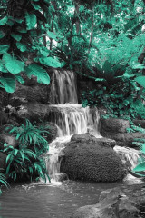 Fototapety  Fotografia czarno-biała z turkusowym akcentem - Mały wodospad