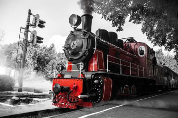 Fototapety  Fotografia czarno-biała z czerwonym akcentem - Pociąg