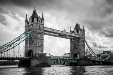 Fotografia czarno-biała Tower Bridge w Londynie