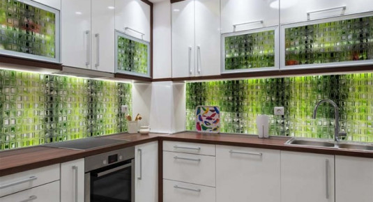 Fototapeta do kuchni z zielonymi kafelkami szklanymi