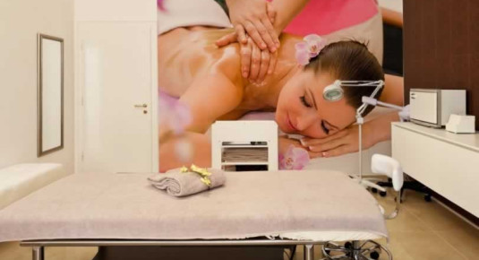 Fototapeta do salonu kosmetycznego - relaksujący masaż