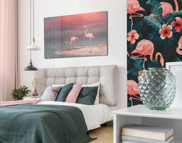 Obraz na szkle z flamingami do sypialni