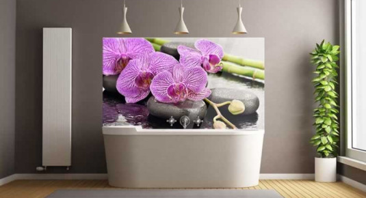 Panel szklany do łazienki z motywem fioletowej orchidei