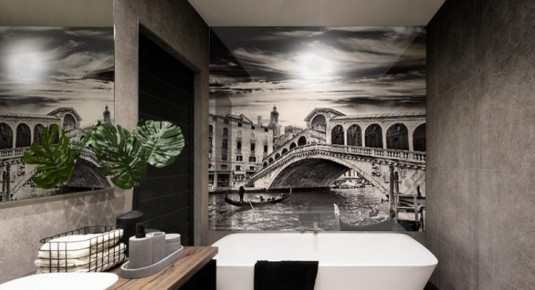 Panel szklany do łazienki - Wenecja w kolorze czarno-białym