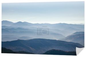 Widok z lotu ptaka krajobraz scenic góry mgliste, Karpaty, Ukraina