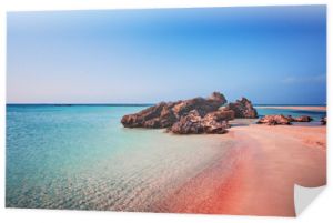 Piękno przyrody. Piękna plaża Elafonissi z różowym piaskiem na Krecie, Grecja