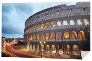 Koloseum w nocy. Rzym, Włochy