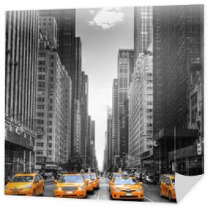 Aleja z taksówkami w Nowym Jorku.