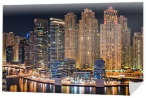 Dubai Marina oświetlona nocą