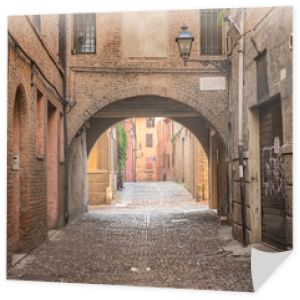 Starożytna średniowieczna ulica w centrum miasta Ferrara