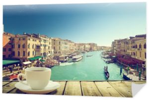 kawa na stół i Wenecji w zachód słońca, Włochy
