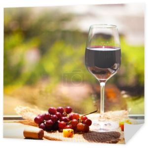 Winogron, sera, fig i miodu w okularach czerwonych i białych wi
