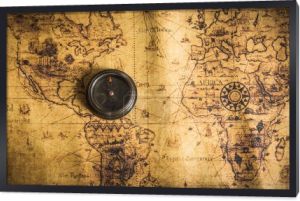 Stara mapa z kompasem