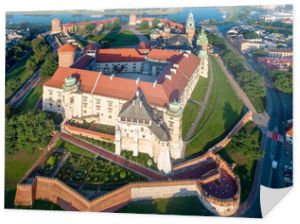 Wawel i Katedra w Krakowie, Polska. Widok z lotu ptaka o wschodzie słońca