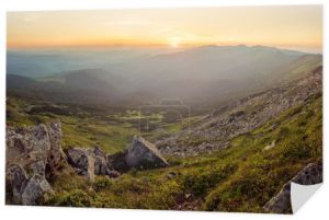 Pasmo górskie Karpat na zachód słońca
