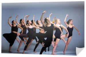 Grupa tancerzy baletowych nowoczesnych