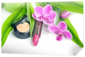 Koncepcja kosmetyki naturalne: korektor i szminka z bambusa