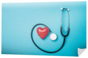 Widok z góry dekoracyjne serce i stetoskop na niebieskim tle, koncepcja Światowego Dnia Zdrowia