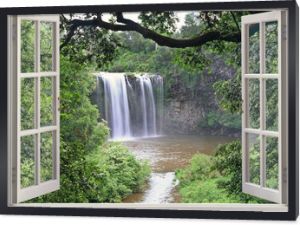 Widok na wodospad Dangar w otwartym oknie