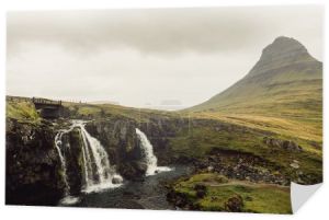niesamowity krajobraz majestatyczny wodospad scenic w Islandii 
