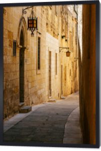 Starożytna wąska maltańska ulica w Mdinie