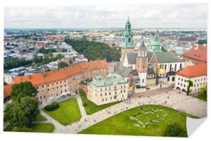 Widok z lotu ptaka Zamek Królewski na Wawelu, rezydencja zamkowa położona w centrum Krakowa. Zamek Królewski na Wawelu i Wzgórze Wawelskie stanowią najważniejsze historycznie i kulturowo miejsce w Polsce.