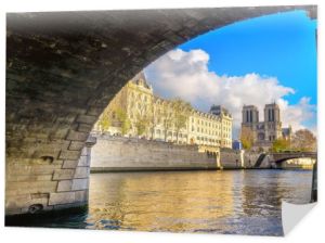 Piękny widok na Paryż budynków i rzeki