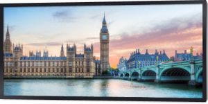 Panorama Londynu, Wielkiej Brytanii. Big Ben w Pałacu Westminsterskim nad Tamizą o zachodzie słońca
