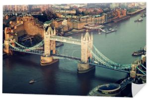 Londyn ptaka z Tower Bridge w zachód słońca