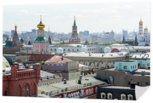 Widok na centrum miasta, wieża Spassky, dzwonnica Iwana Wielkiego w Moskwie. Rosja