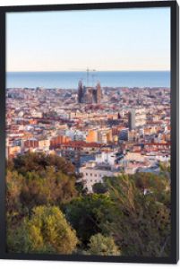 Widok budowy Sagrada Familia i nad morzem domów w Barcelonie. Z około. 1,6 miliona mieszkańców, Barcelona jest stolicą Katalonii