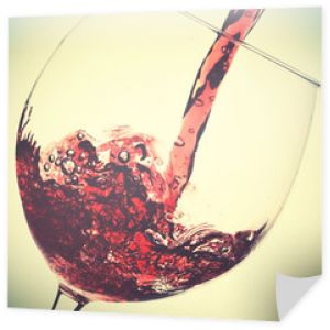Nalewanie czerwonego wina