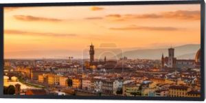 Miasto Florencja podczas Złotego słońca. panoramiczny widok na rzekę Arno, z Ponte Vecchio, Palazzo Vecchio i Katedra Santa Maria del Fiore (Duomo), Florencja, Włochy