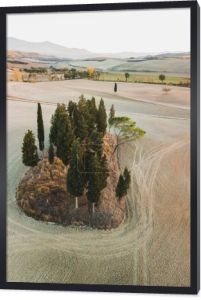 Słynny Toskania widok z Cipressi di San Quirico d'Orcia. Jesień a