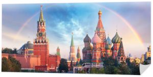 Moskwa - Panoramiczny widok na Plac Czerwony z Kremlem i Sobór Wasyla Błogosławionego z tęczą