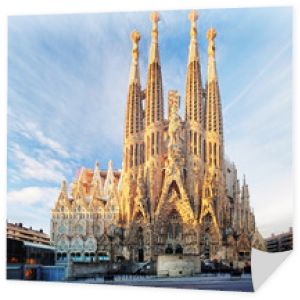 Barcelona, Hiszpania - 10 lutego: La Sagrada Familia - imponująca katedra zaprojektowana przez Gaudiego, która jest budowana od 19 marca 1882 i nie jest jeszcze ukończona 10 lutego 2016 w Barcelonie, Hiszpania.