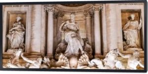 panoramiczna koncepcja fontanny trevi ze starożytnymi rzeźbami w Rzymie 