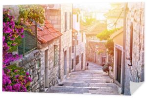 Stare kamienne uliczki Splitu historyczne miasto widok na mgłę słońca, Dalmacja, Chorwacja