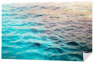 Niebieski czystą wodą. Piękne błękitne morze fala Fotografia z bliska. Wakacje na plaży morza lub oceanu. Podłoże do Wstawianie obrazów i tekstu. Turystyka, Podróże.