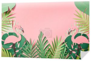 Widok z góry na papierze flamingi cięte na zielonych liści palmowych na różowym tle z kopią przestrzeni