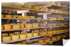 Uszlachetnianie sera na półkach