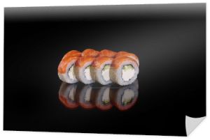 Świeże pyszne sushi bułki na ciemnym tle. Elementy kuchni japońskiej