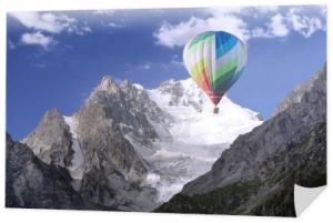 aerostat balon nad górami