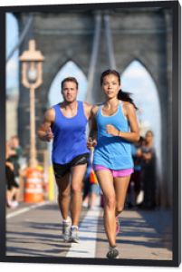 Nowojorscy biegacze biegający na Brooklyn Bridge NYC