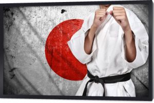 zawodnik karate i flaga japonii