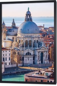 Widok z lotu ptaka na Canal Grande i Bazylikę Santa Maria della Salute, Wenecja, Włochy. Wenecja jest popularnym miejscem turystycznym w Europie. Wenecja, Włochy.