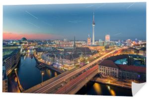 Najbardziej popularne widok panorama Berlin w nocy z gwiazdami