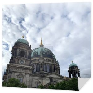 Berlin, Niemcy - 20 czerwiec 2019: duży budynek kościoła 