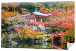 Wczesną jesienią w Daigoji świątyni w Kyoto, Japonia